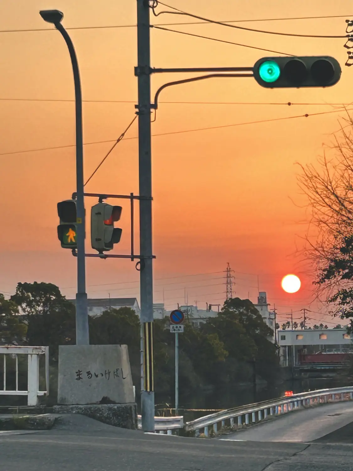 早朝の空