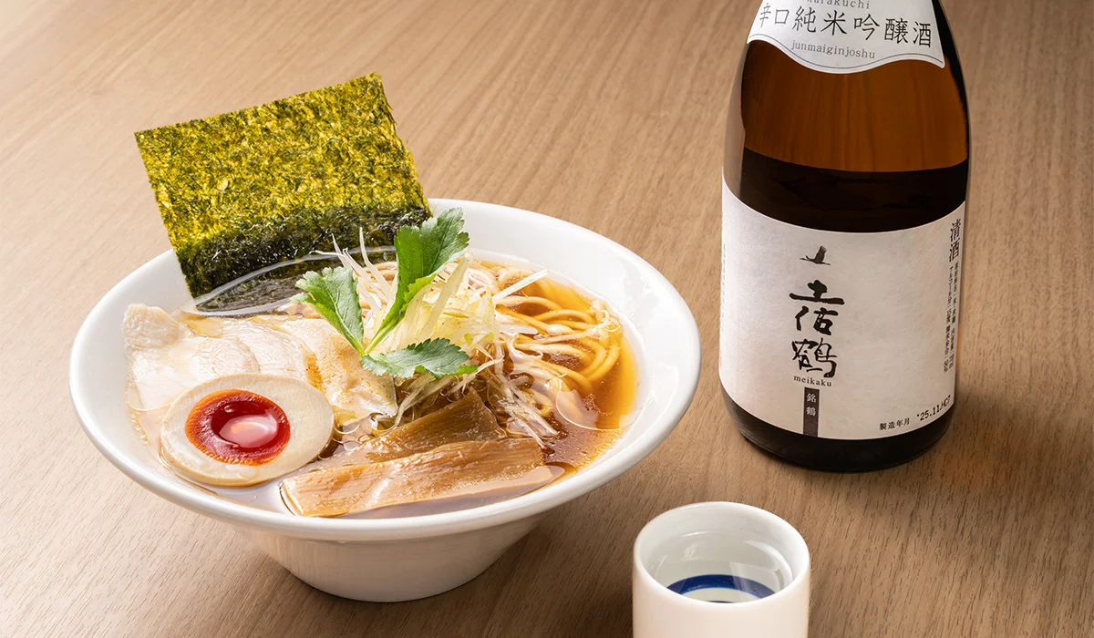 「辛口純米吟醸酒 銘鶴」と「本枯節出汁のラーメン」